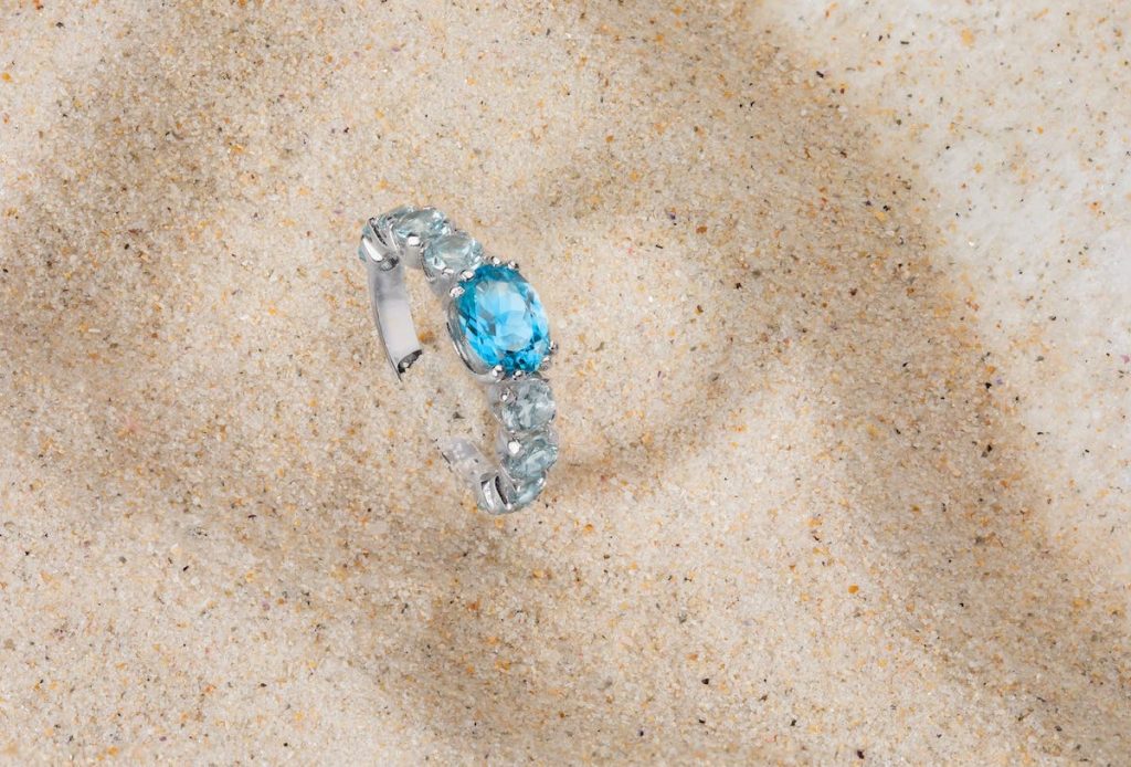 Anillo de topacios