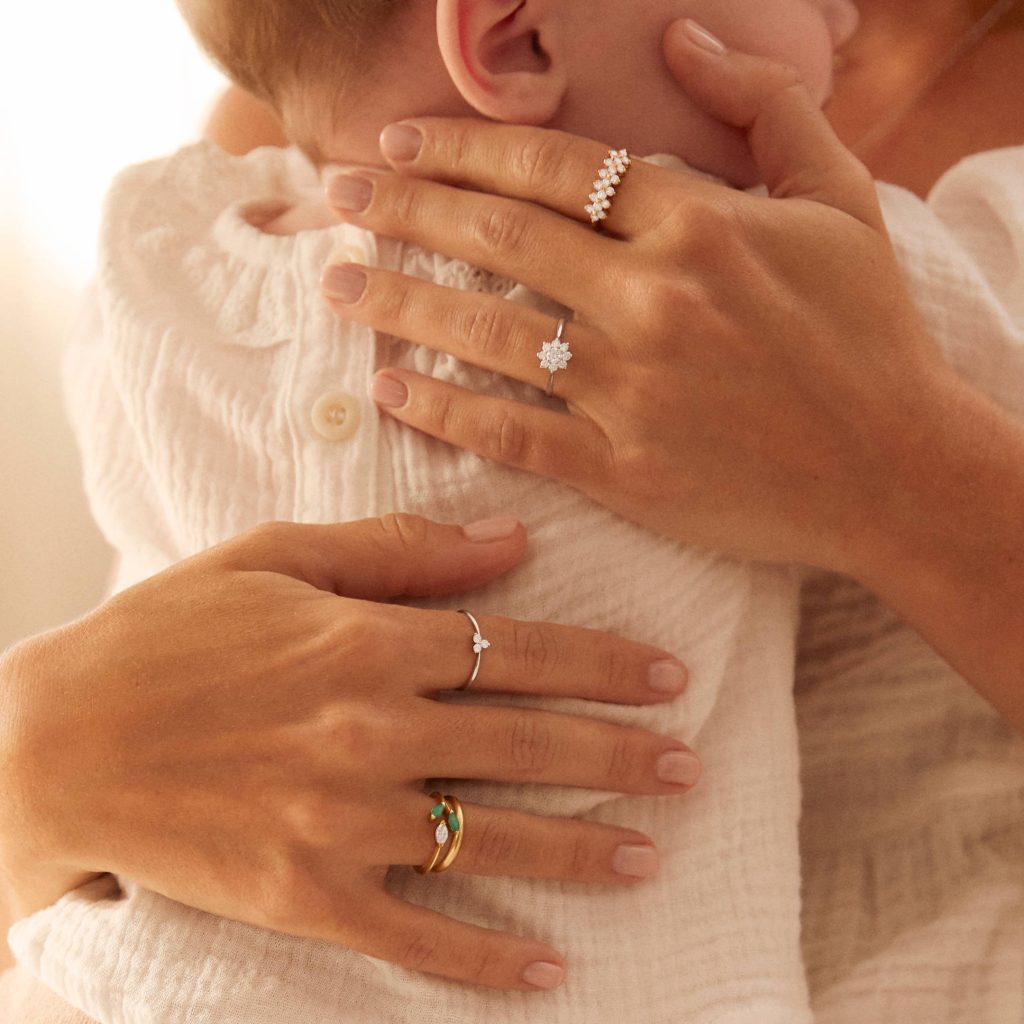 lucia barcena con sortija filipa y su hija