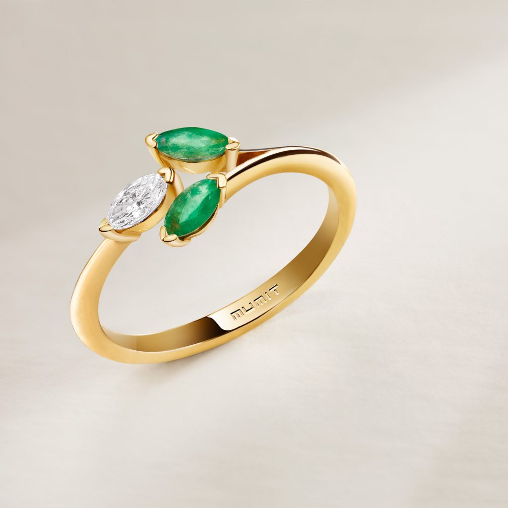 sortija filipa de oro diamantes y esmeraldas